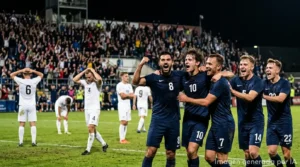 Mbappé y Vini dan respiro a un Madrid en crisis (2-1)