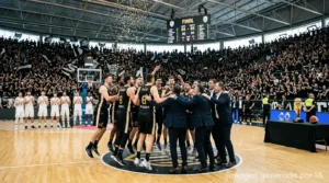 Unicaja sella el bronce; Rytas hace historia